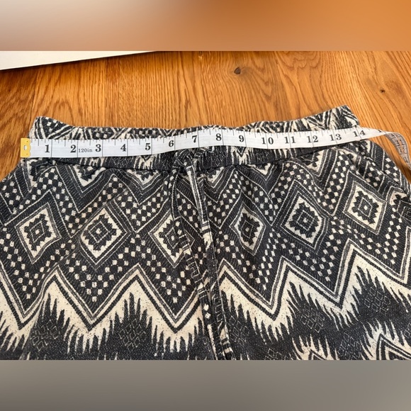 J.Crew Factory Women's Shorts Aztec print Size 4 - Picture 9 of 9